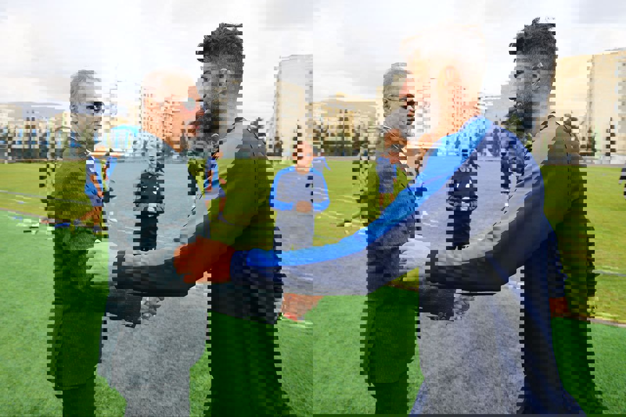 2165098