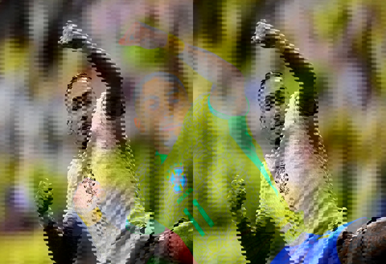 2165979
