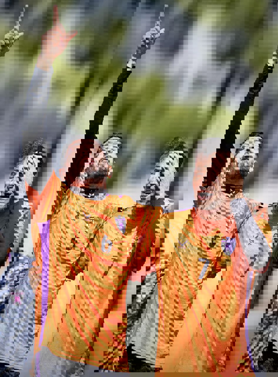2165833