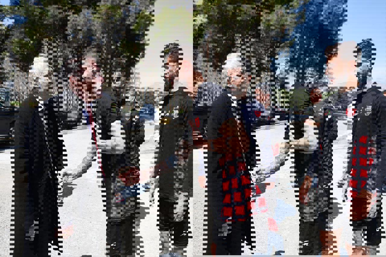 2165898
