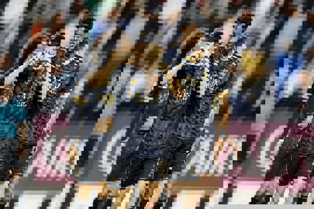 2166573