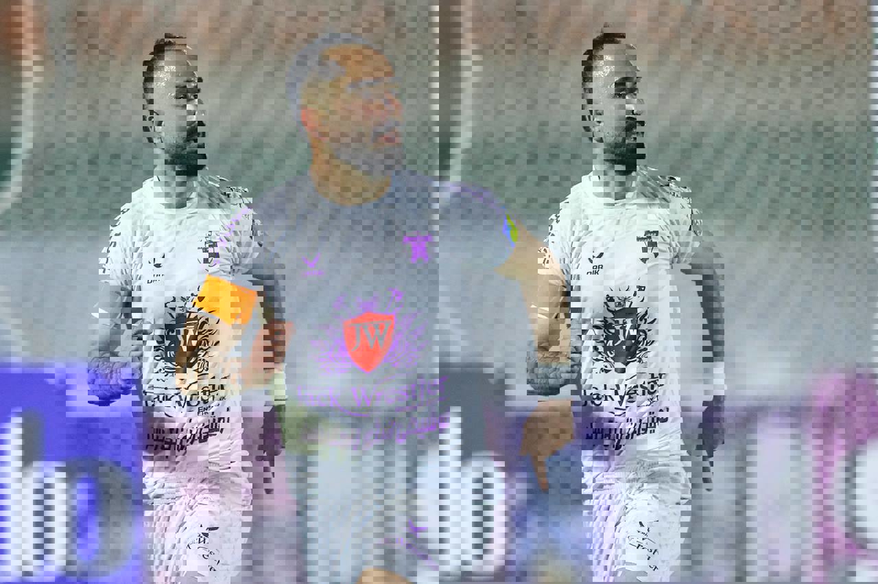 2166884