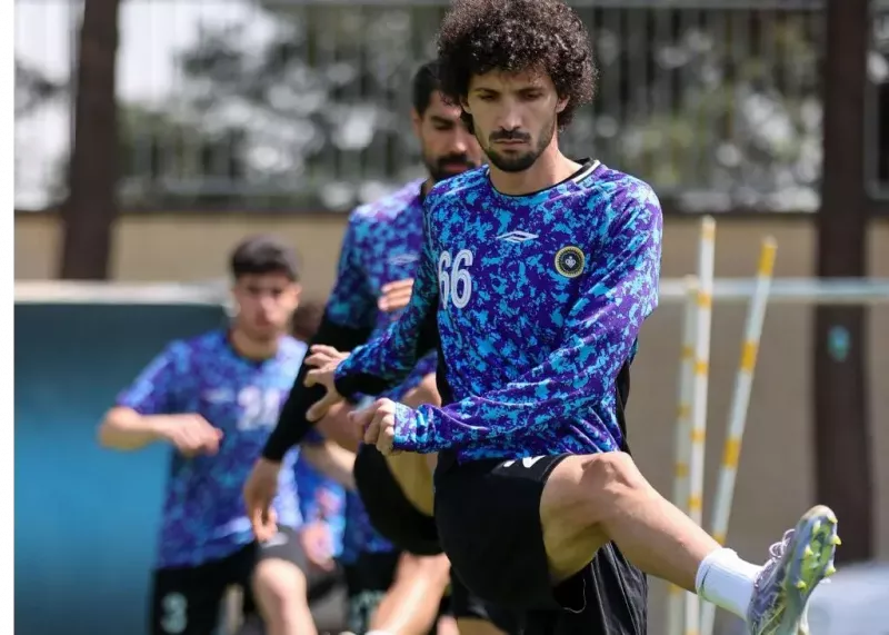 اعتماد دوباره کارترون به مدافع تاجیک!