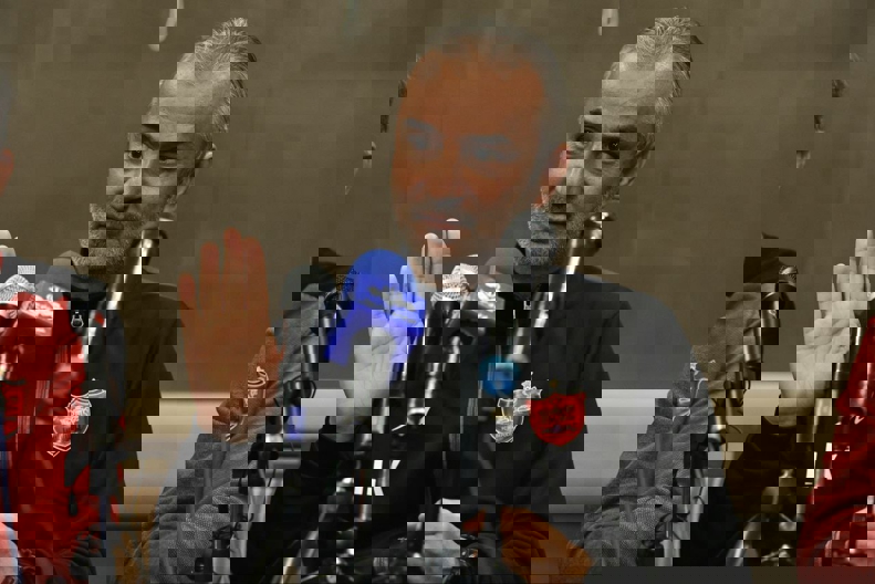 2168373