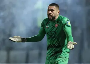 دروازه‌بان پرسپولیس در رویای لغزش بیرانوند!