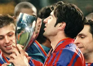 دورتموند، وقتی فیگو پرچم بارسا را بالا برد!