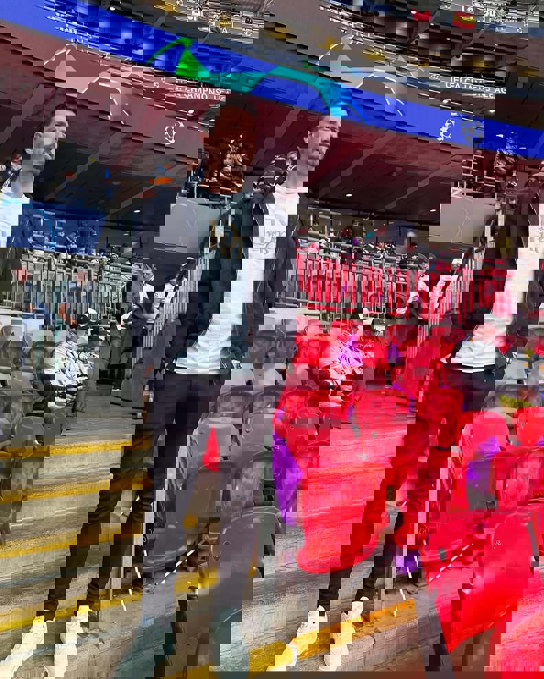 2173049