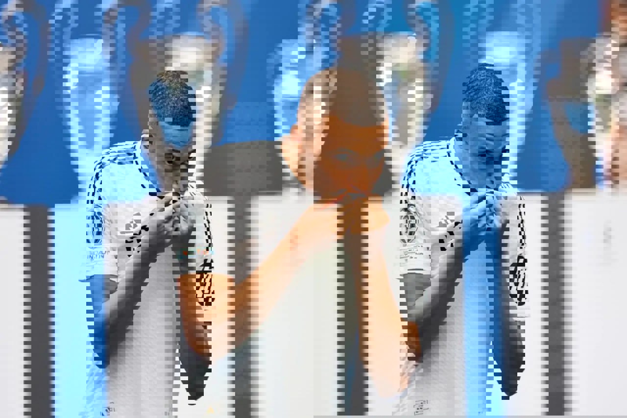 2173047