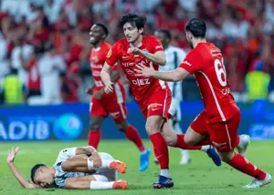 فریاد آزمون مقابل چشمان ستاره آرسنال (عکس) 