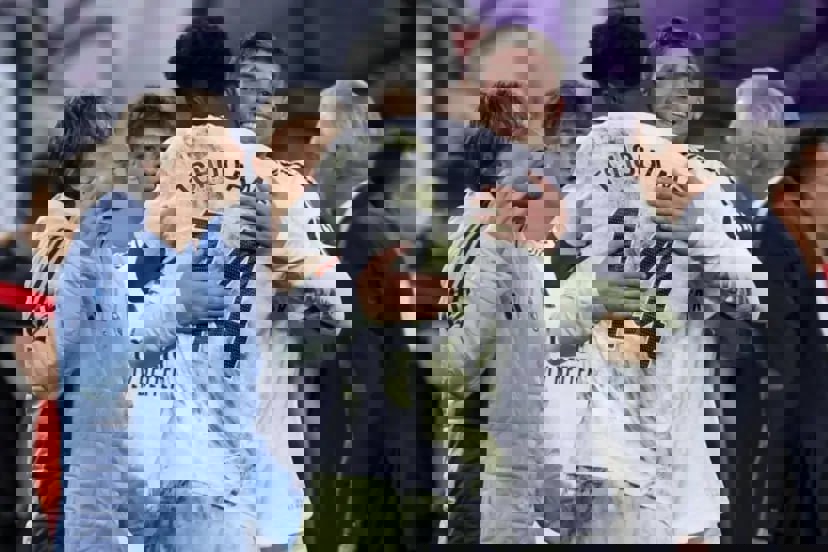 2176102