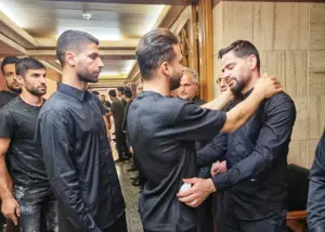 چهره‌های سرشناس در مراسم ختم مادر کمال (عکس)