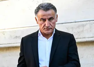 سرمربی پاریس را در امارات روی هوا می‌زنند!