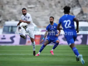 خاک و نخاله‌ها، تماشاگران بدون بلیت سرخابی‌ها!