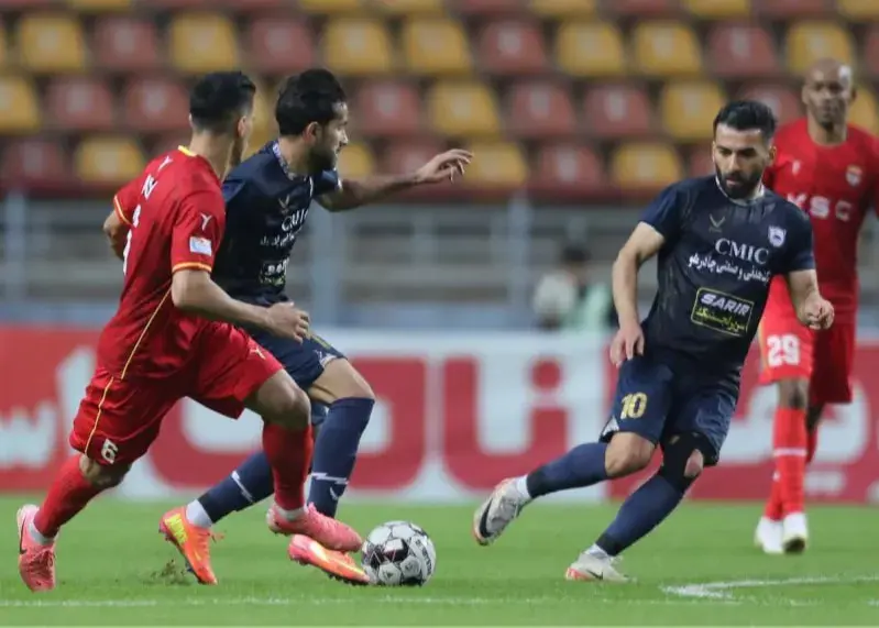 گزارش زنده: چادرملو 0 - فولاد 0