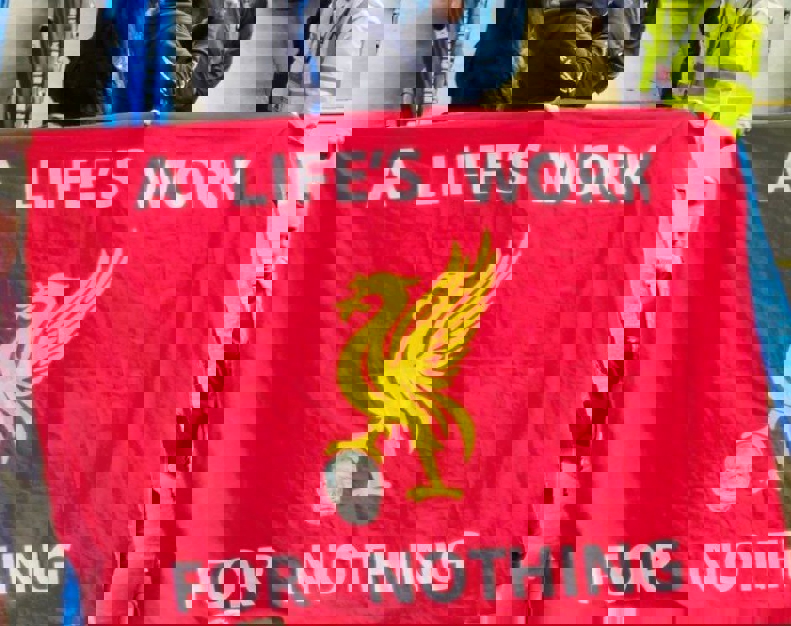 2182304