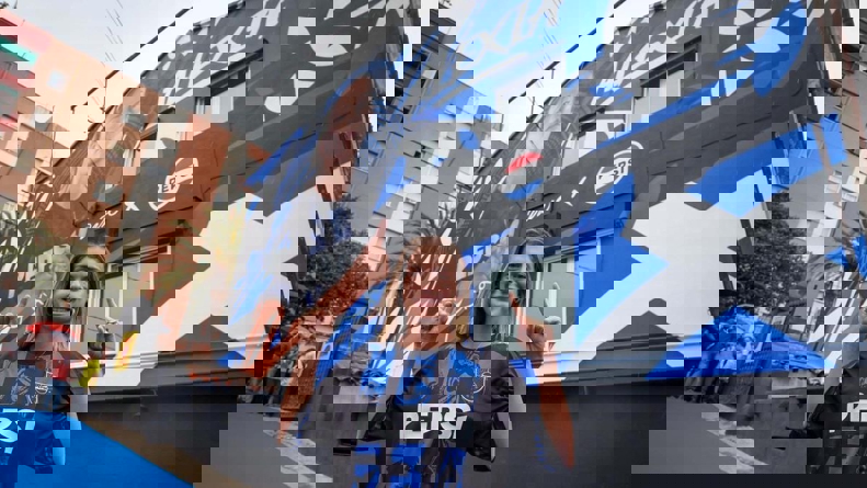 2182805