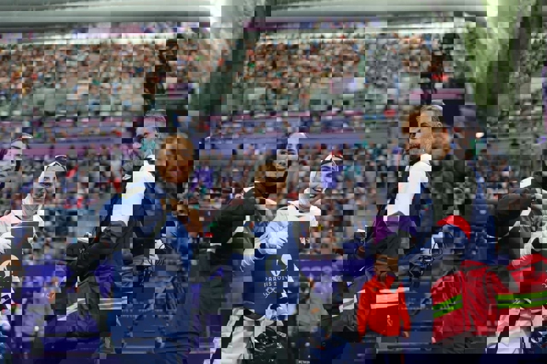 2182932