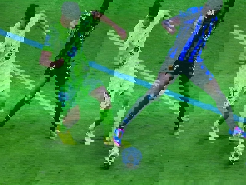 2183642