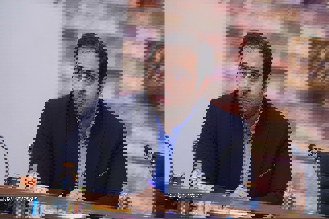 2183323