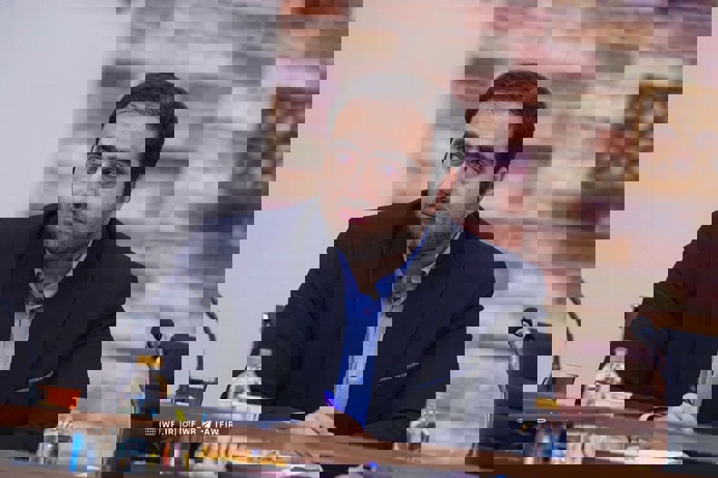2183323