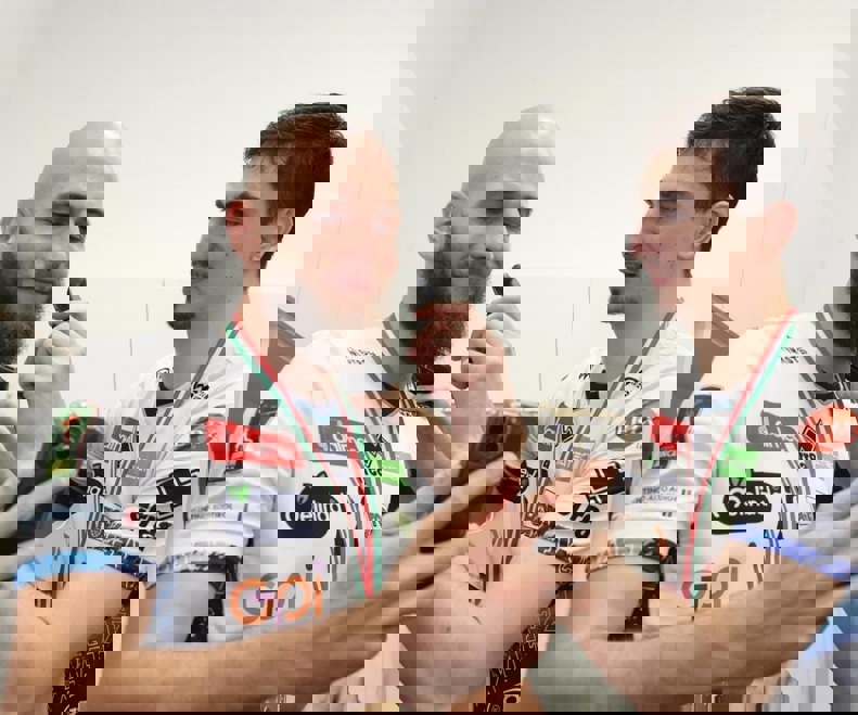 2183800