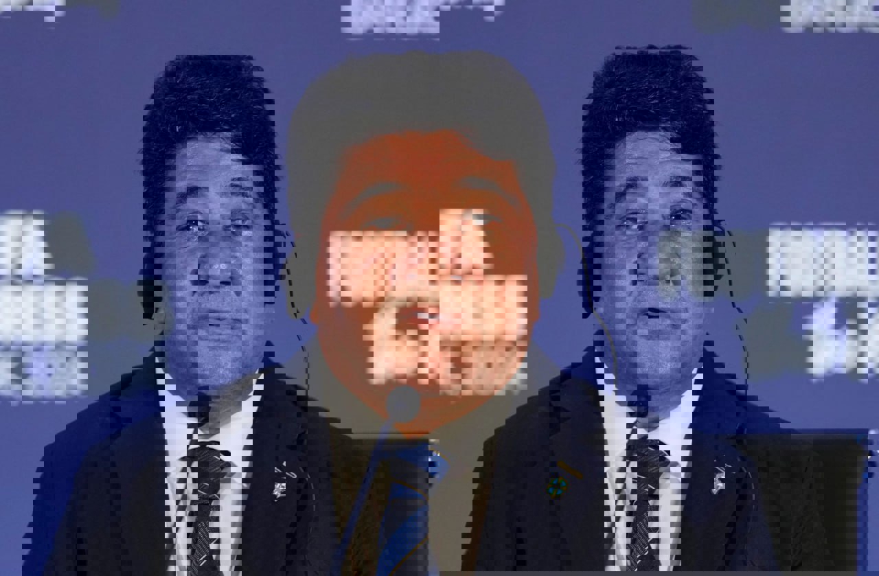 2183896
