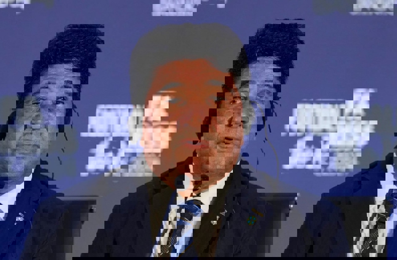 2183896