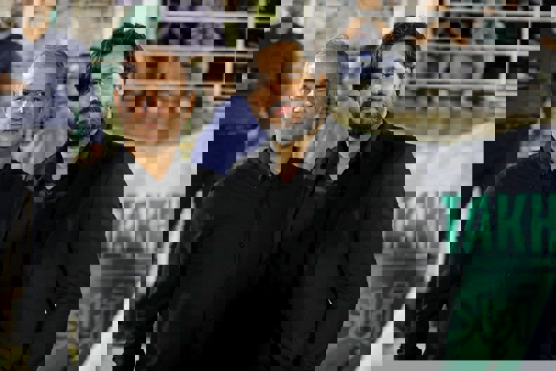 2183998