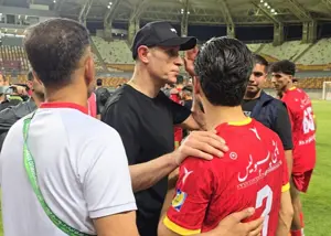 بازیکنان فولاد پیراهن‌هایشان را به خانه نبردند!