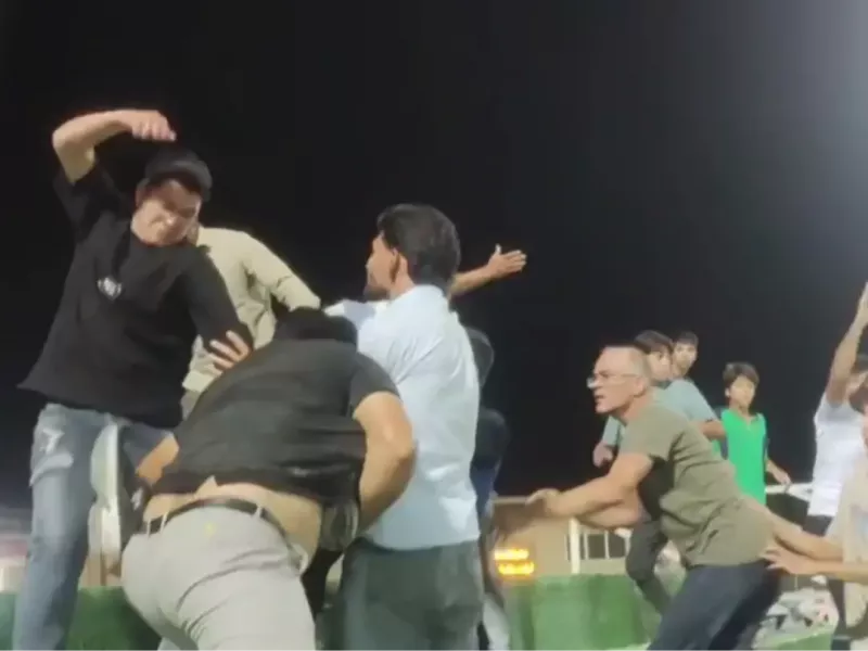 فرد تبر به دست بادیگارد مدیرعامل باشگاه است!