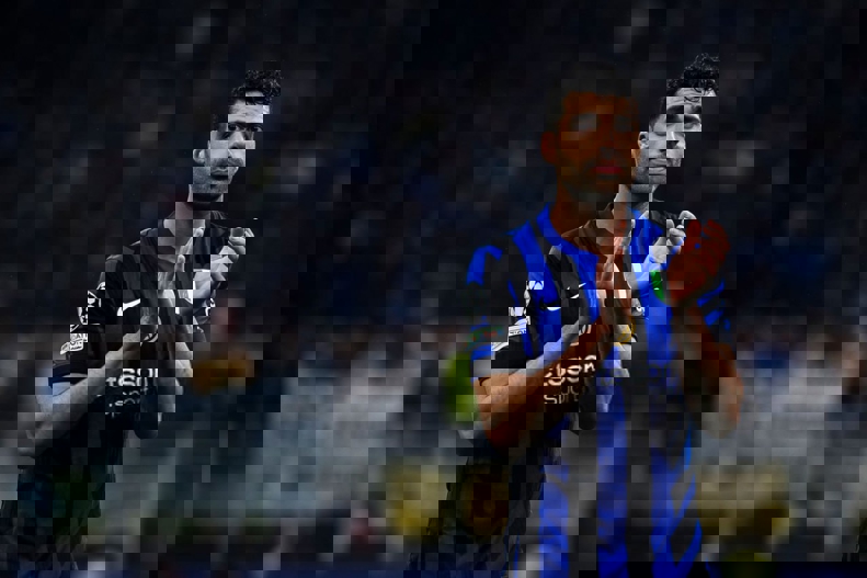 2184572