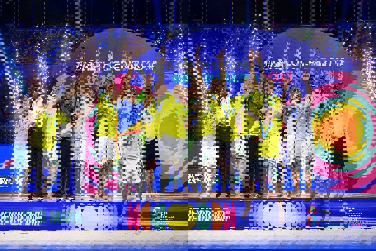 2185379