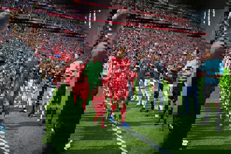 2185258