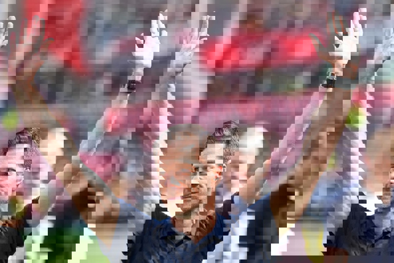 2185239