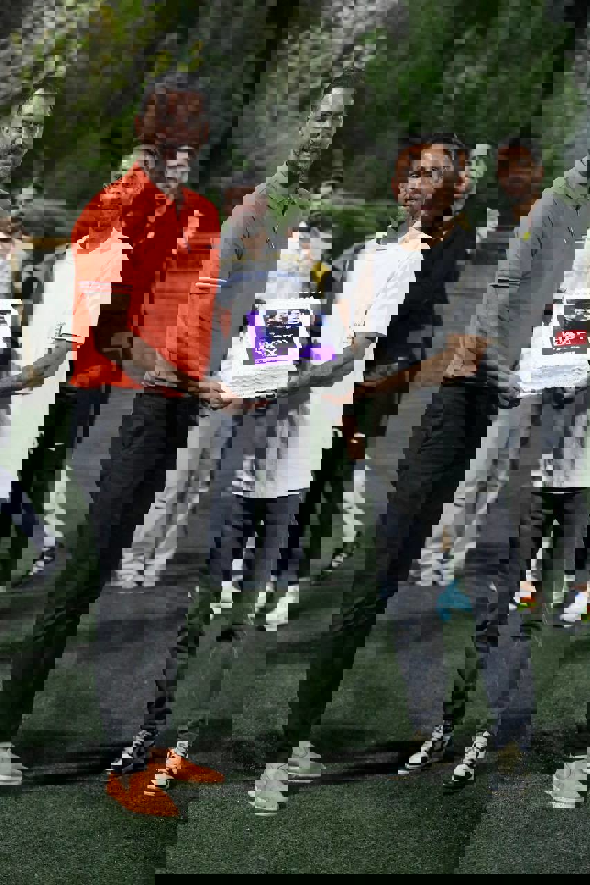2185579