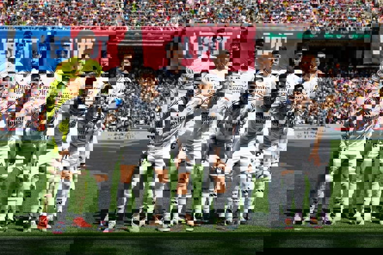 2185572