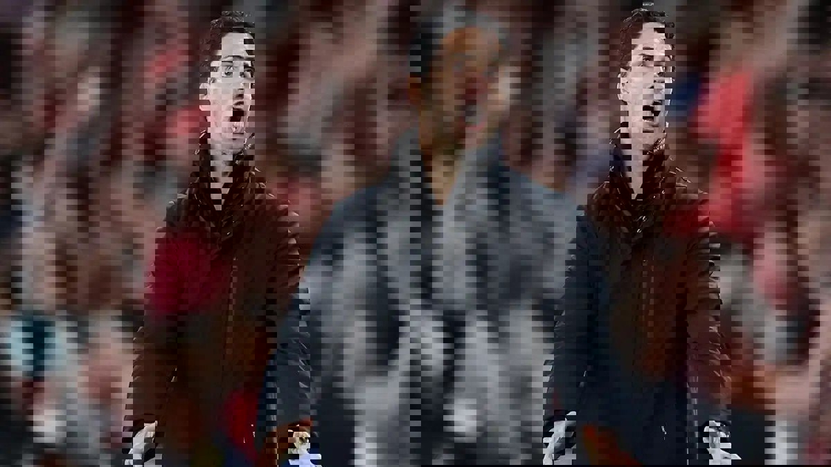 2185883