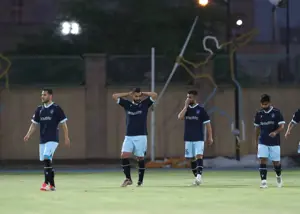 پیکانی‌ها توی سرشان زدند! (عکس)