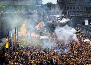 جشن باورنکردنی یک شهر برای صعود به بوندسلیگا ۲