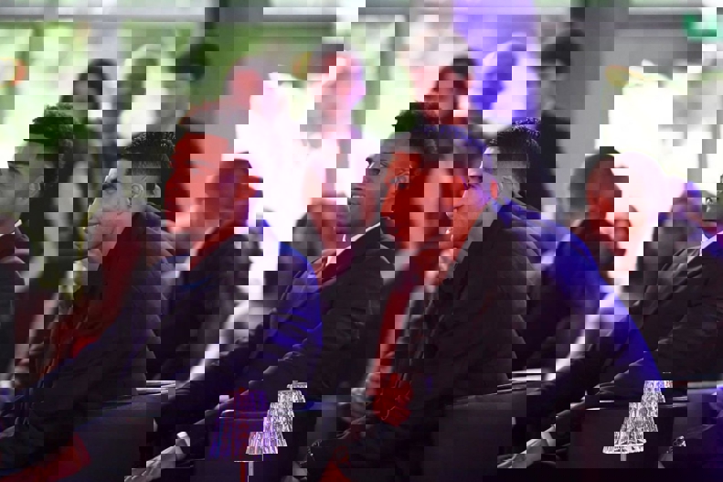 2185998