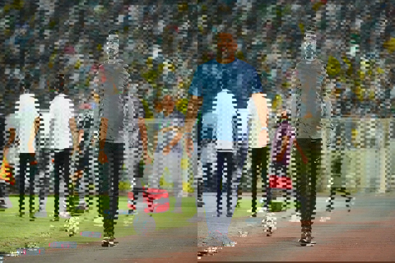 2186049