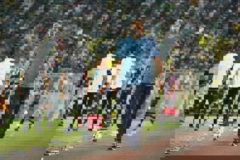 2186049