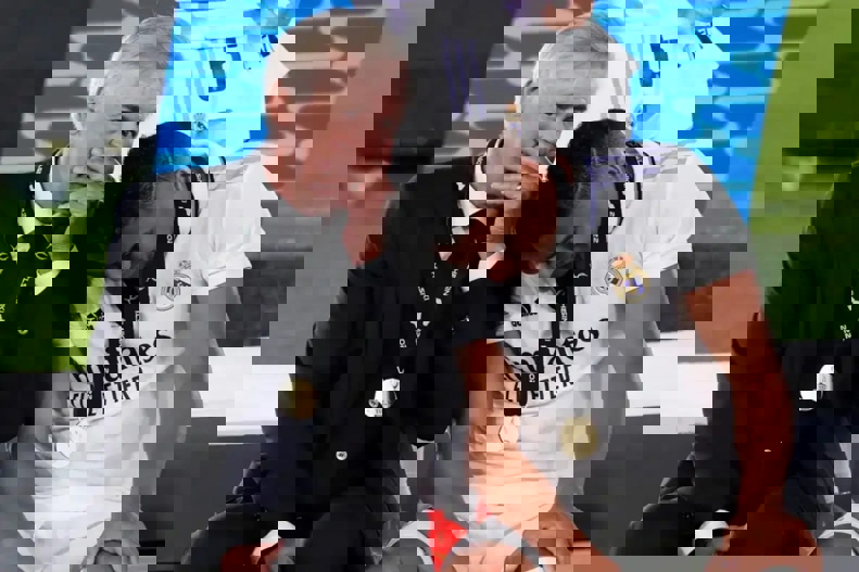 2186153