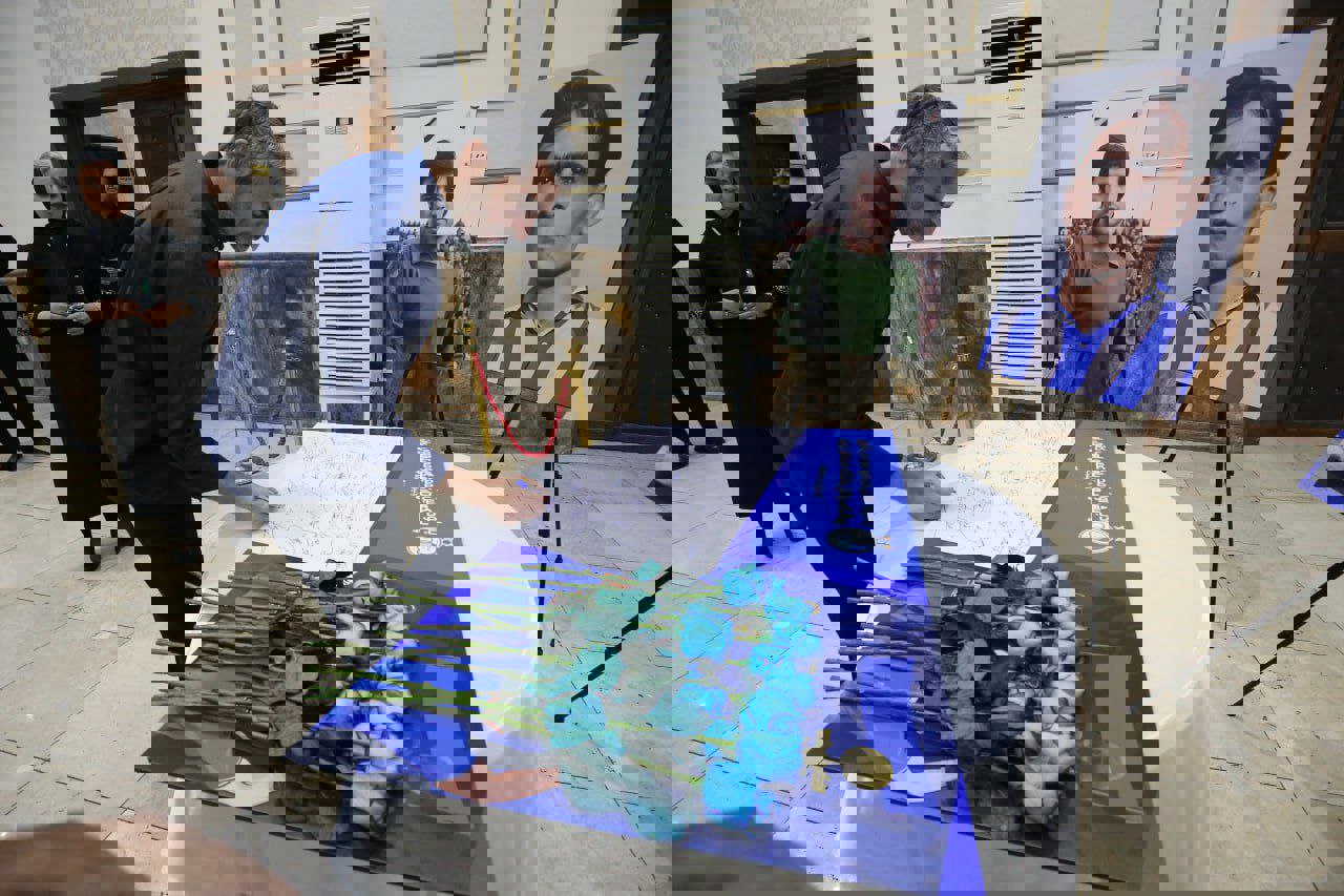 2186301