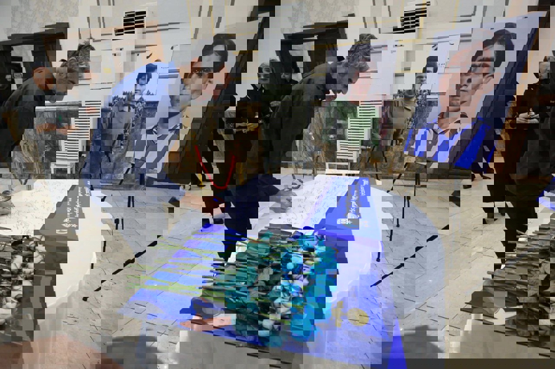 2186301