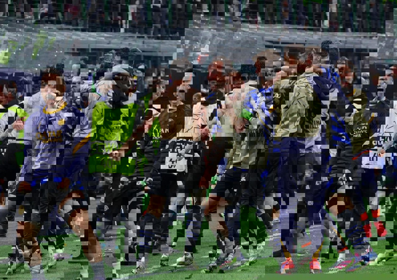 2186581