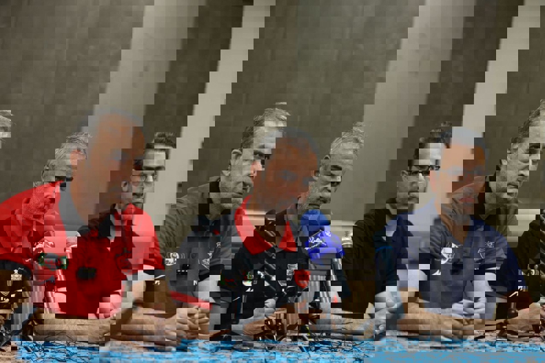 2186576