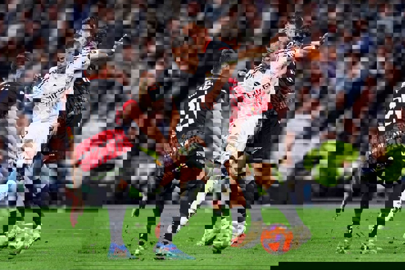 2186683