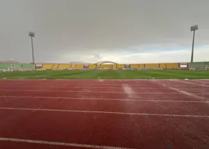 یک بازی هفته پایانی لیگ زیر بارش تگرگ! (عکس)