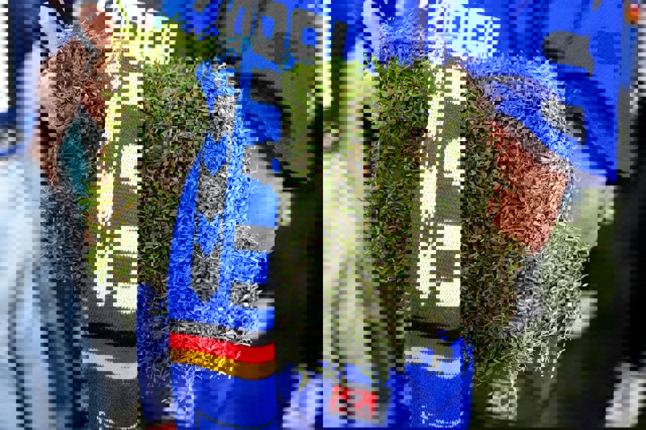 2186852